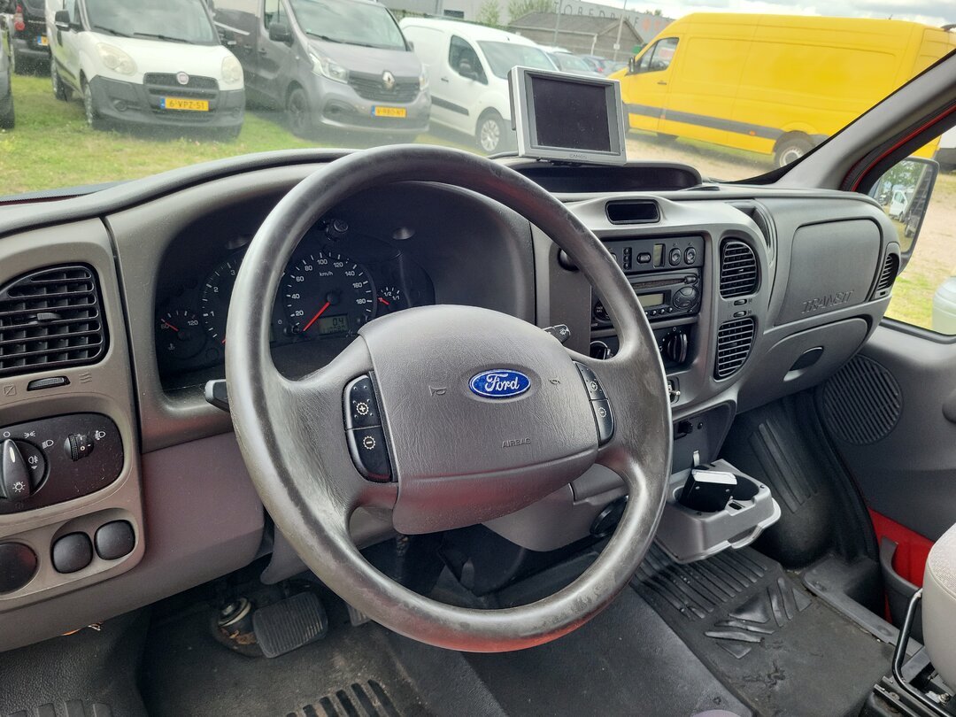 Ford Transit 300S 2.4 TDdi 90pk Wheelchair transport, Automatic – foto 4 – kavel bij BAS World Auctions, Zwolle