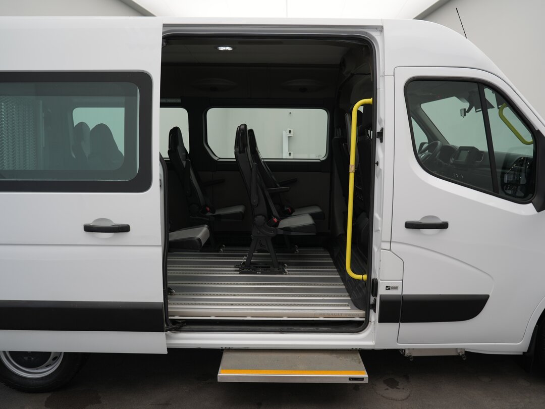 Renault Master 135PK Passenger transport Passenger Transport Personenvervoer 8 Persoons Ramp L2H2 LED Navi Airco Cruise Camera Parkeersensoren Euro… – foto 10 – kavel bij BAS World