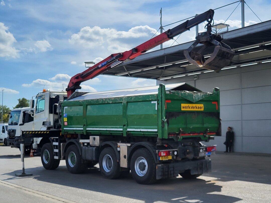 TATRA Tatra Phoenix Tipper NL-Truck HMF 1943Z Crane87800 17m3 HSW Big-Axle Steering-Axle 8x6 Automatic Euro 6 – foto 2 – kavel bij BAS World Auctions, Veghel