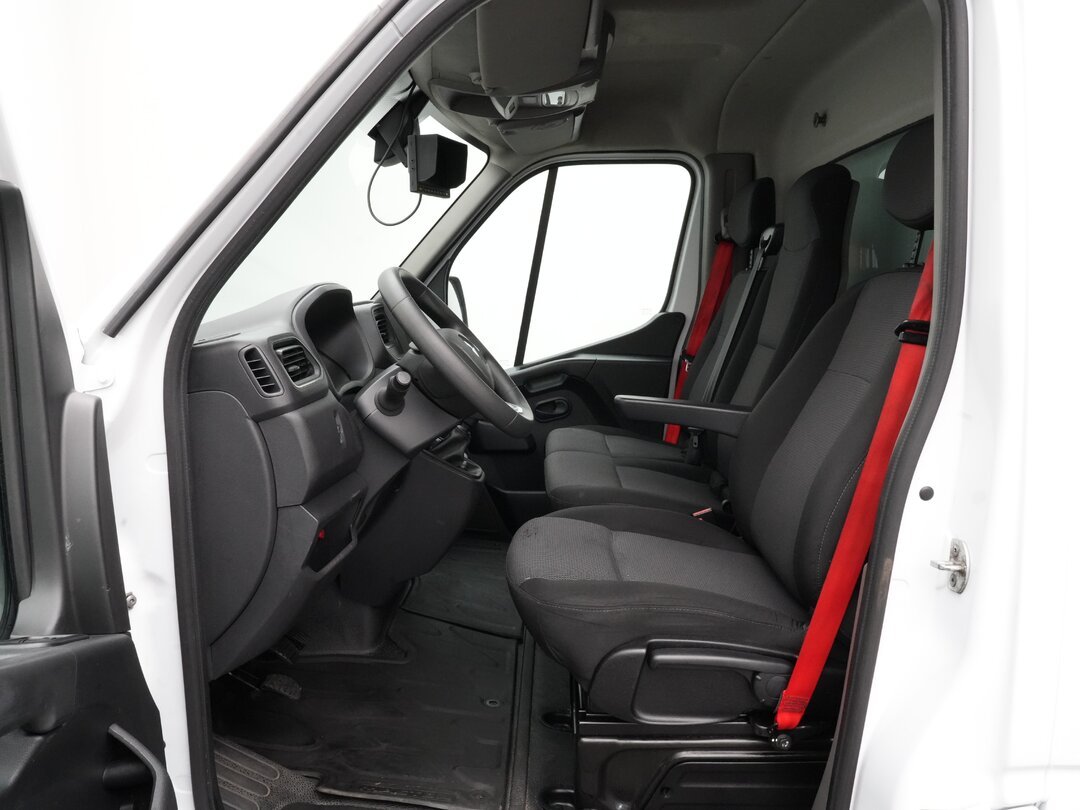 Renault Master 145PK Closed box Taillift Bakwagen LED Airco Cruise Camera Euro6 Meubelbak Koffer – foto 3 – kavel bij BAS World Auctions, Veghel