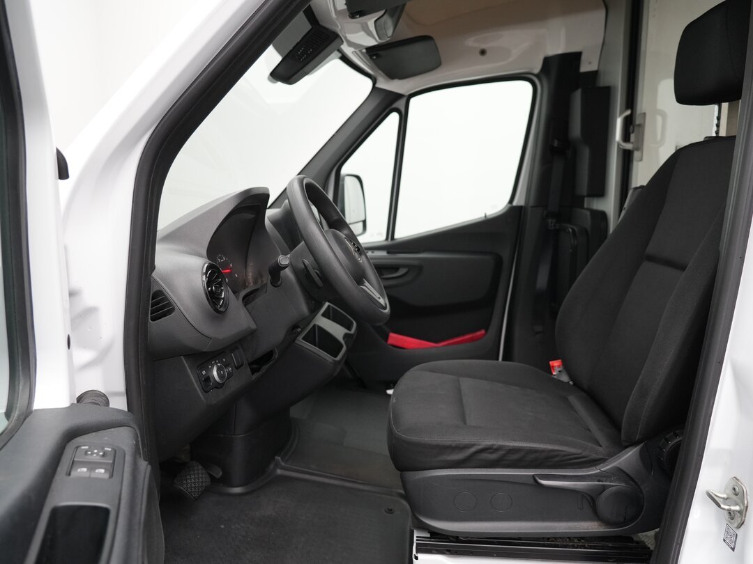 Mercedes Sprinter 315 CDI Closed box Automaat Airco Bakwagen Verkoopwagen Foodtruck Meubelbak Koffer Camera MBUX – foto 3 – kavel bij BAS World Auctions, Veghel