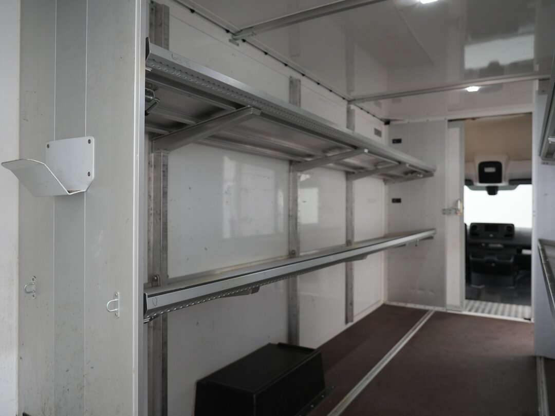 Mercedes Sprinter 315 CDI Closed box Automaat Airco Bakwagen Verkoopwagen Foodtruck Meubelbak Koffer Camera MBUX – foto 10 – kavel bij BAS World Auctions, Veghel