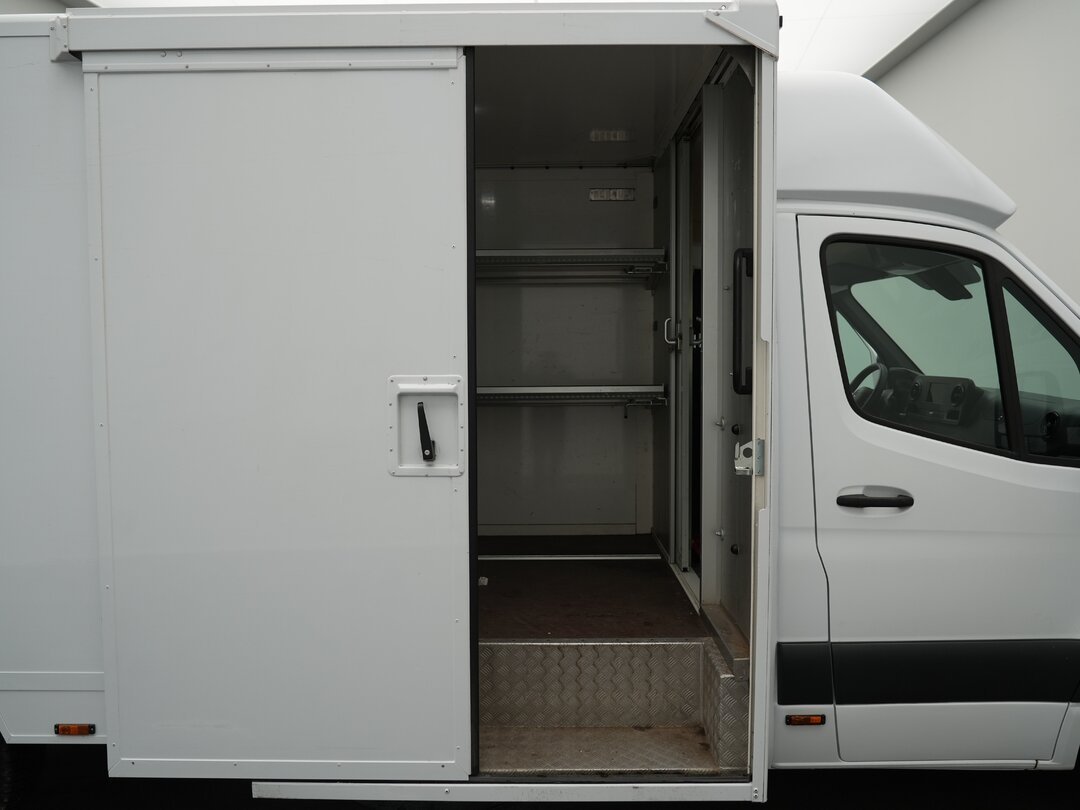 Mercedes Sprinter 315 CDI Closed box Automaat Airco Bakwagen Verkoopwagen Foodtruck Meubelbak Koffer Camera MBUX – foto 9 – kavel bij BAS World Auctions, Veghel
