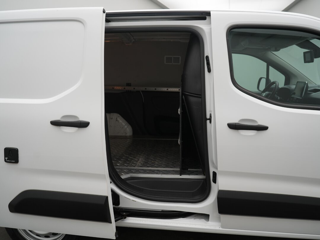 Citroën Berlingo 110pk Closed van Benzine! L1H1 Airco Navi Cruise Carplay Camera Parkeersensoren Euro6 L1 Compact – foto 7 – kavel bij BAS World Auctions, Veghel