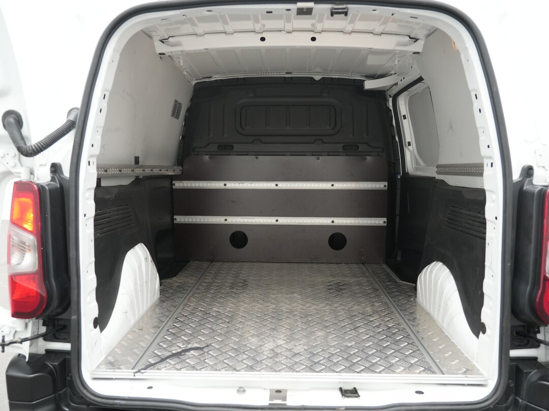 Citroën Berlingo 110pk Closed van Benzine! L1H1 Airco Navi Cruise Carplay Camera Parkeersensoren Euro6 L1 Compact – foto 9 – kavel bij BAS World Auctions, Veghel