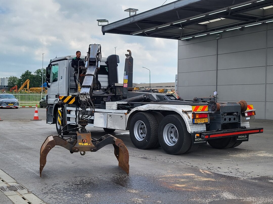 Mercedes Actros 2532 Containersystem NL-Truck HMF 1643 Z2 Crane Kran 21 tons VDL Hooklift Lift-Axle Euro 5 – foto 4 – kavel bij BAS World Auctions, Veghel