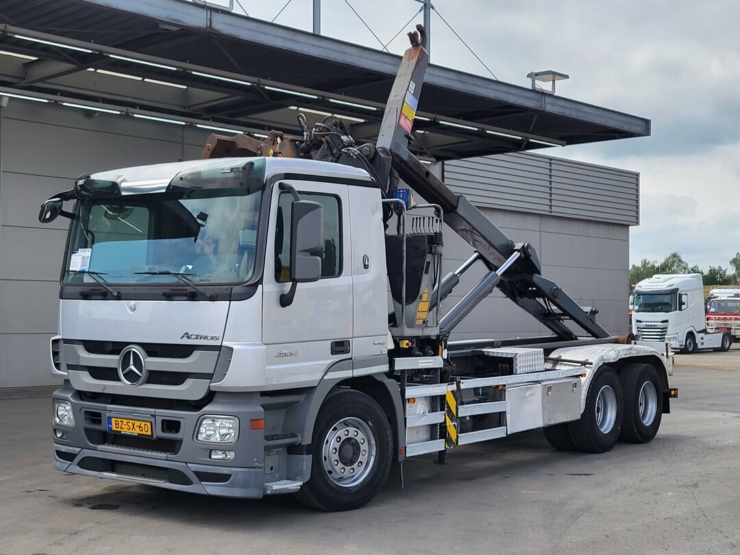 Mercedes Actros 2532 Containersystem NL-Truck HMF 1643 Z2 Crane Kran 21 tons VDL Hooklift Lift-Axle Euro 5 – foto 6 – kavel bij BAS World Auctions, Veghel