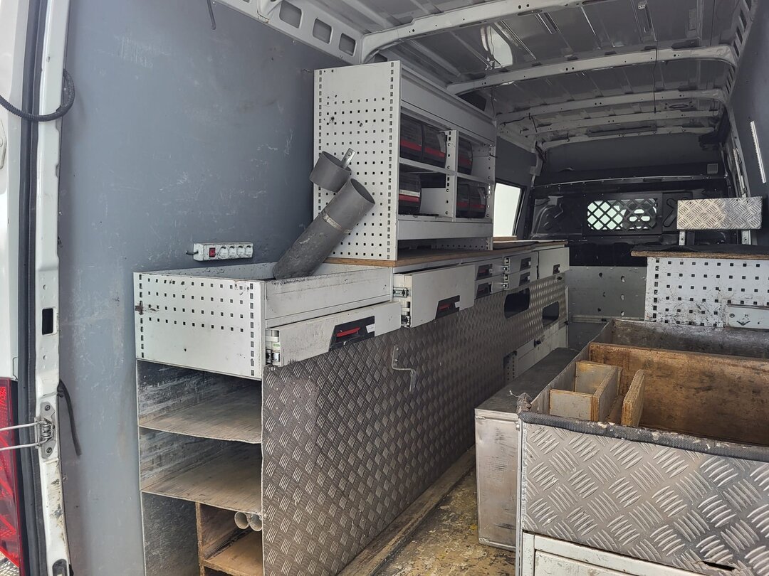 Iveco Daily 50C14 FUELTYPE: CNG! 3.0L Dubbellucht L3H2 Navi 3,5t Trekhaak Airco Cruise Werkplaatsinrichting Euro6 L3 – foto 8 – kavel bij BAS World Auctions, Veghel