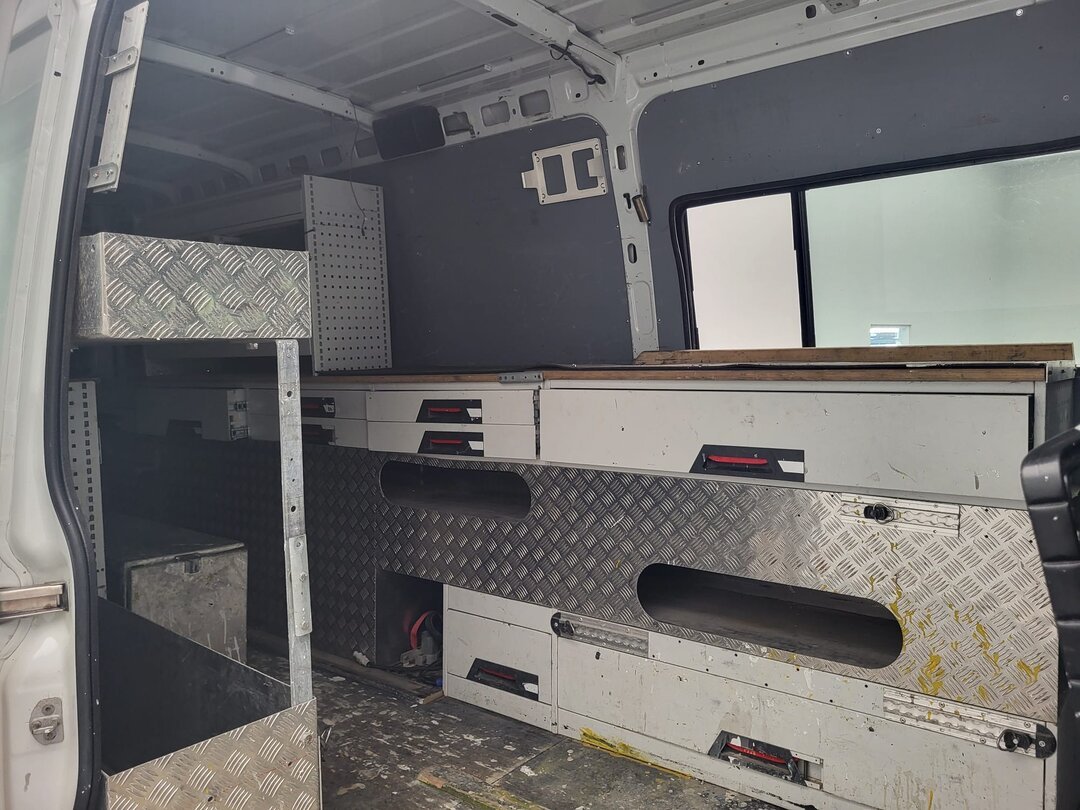 Iveco Daily 50C14 FUELTYPE: CNG! 3.0L Dubbellucht L3H2 Navi 3,5t Trekhaak Airco Cruise Werkplaatsinrichting Euro6 L3 – foto 10 – kavel bij BAS World Auctions, Veghel