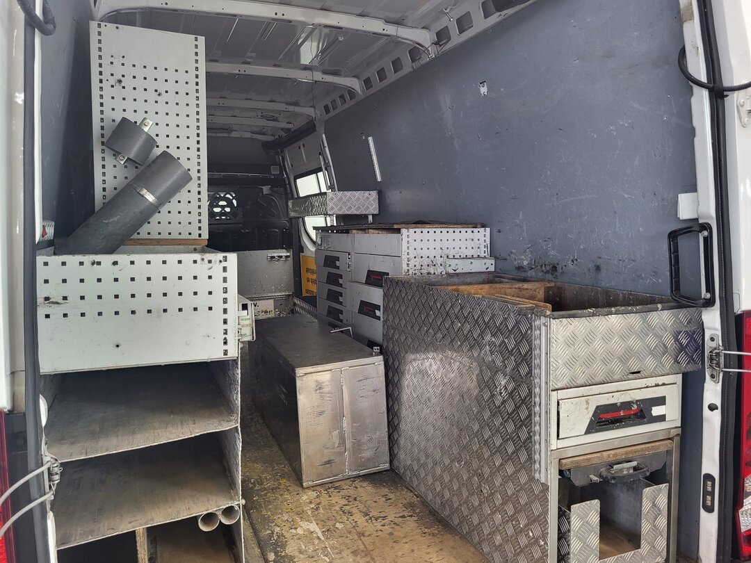 Iveco Daily 50C14 FUELTYPE: CNG! 3.0L Dubbellucht L3H2 Navi 3,5t Trekhaak Airco Cruise Werkplaatsinrichting Euro6 L3 – foto 7 – kavel bij BAS World Auctions, Veghel