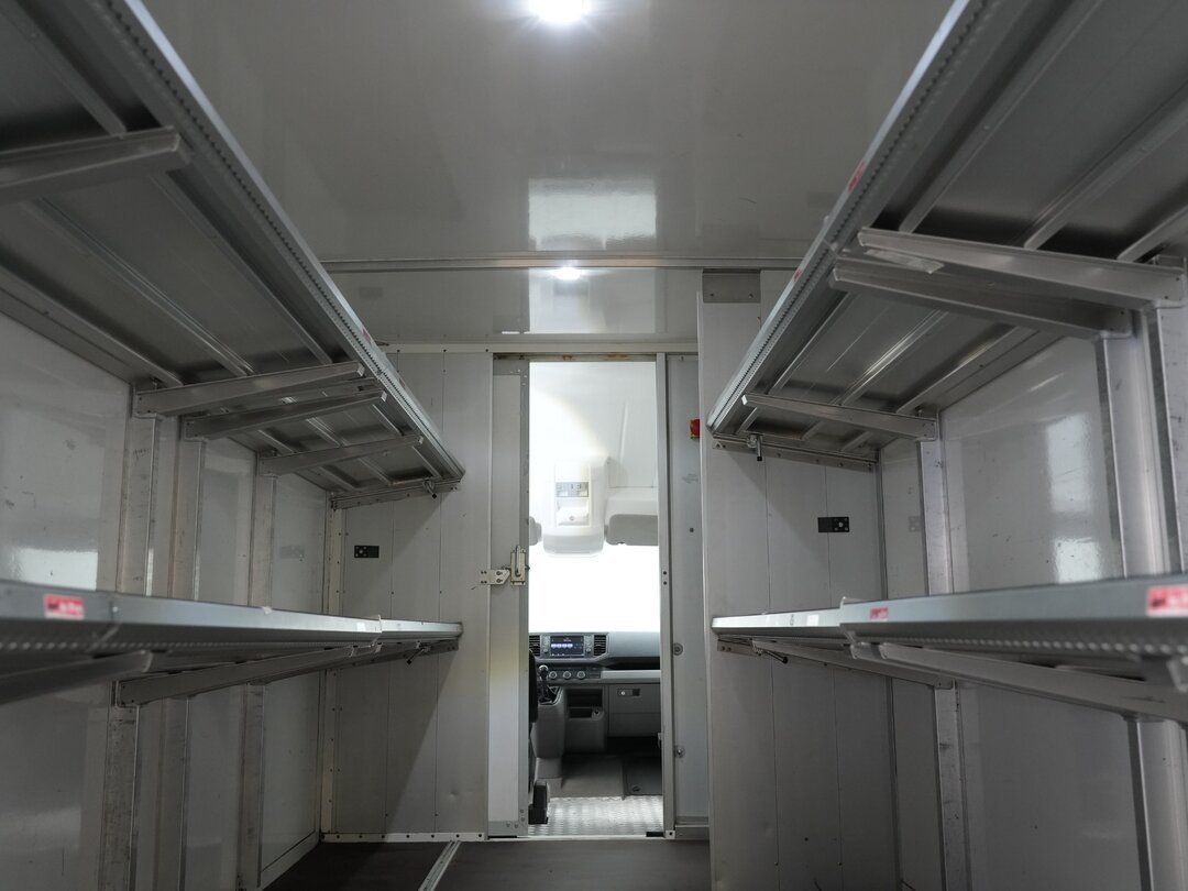 MAN TGE 3.100 Closed box 433cm Bakwagen Achterdeuren Zijdeur Camera Euro6 Meubelbak Koffer Verkoopwagen Pakketwagen – foto 8 – kavel bij BAS World Auctions, Veghel