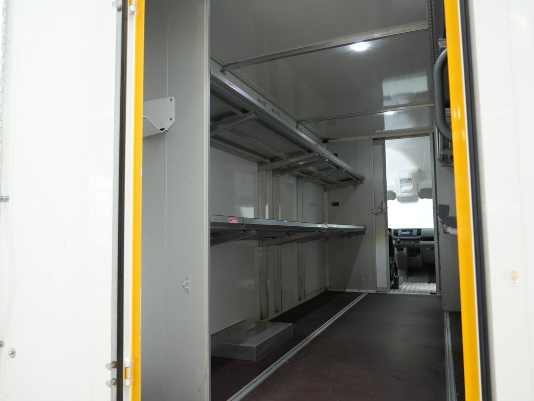 MAN TGE 3.100 Closed box 433cm Bakwagen Achterdeuren Zijdeur Camera Euro6 Meubelbak Koffer Verkoopwagen Pakketwagen – foto 9 – kavel bij BAS World Auctions, Veghel