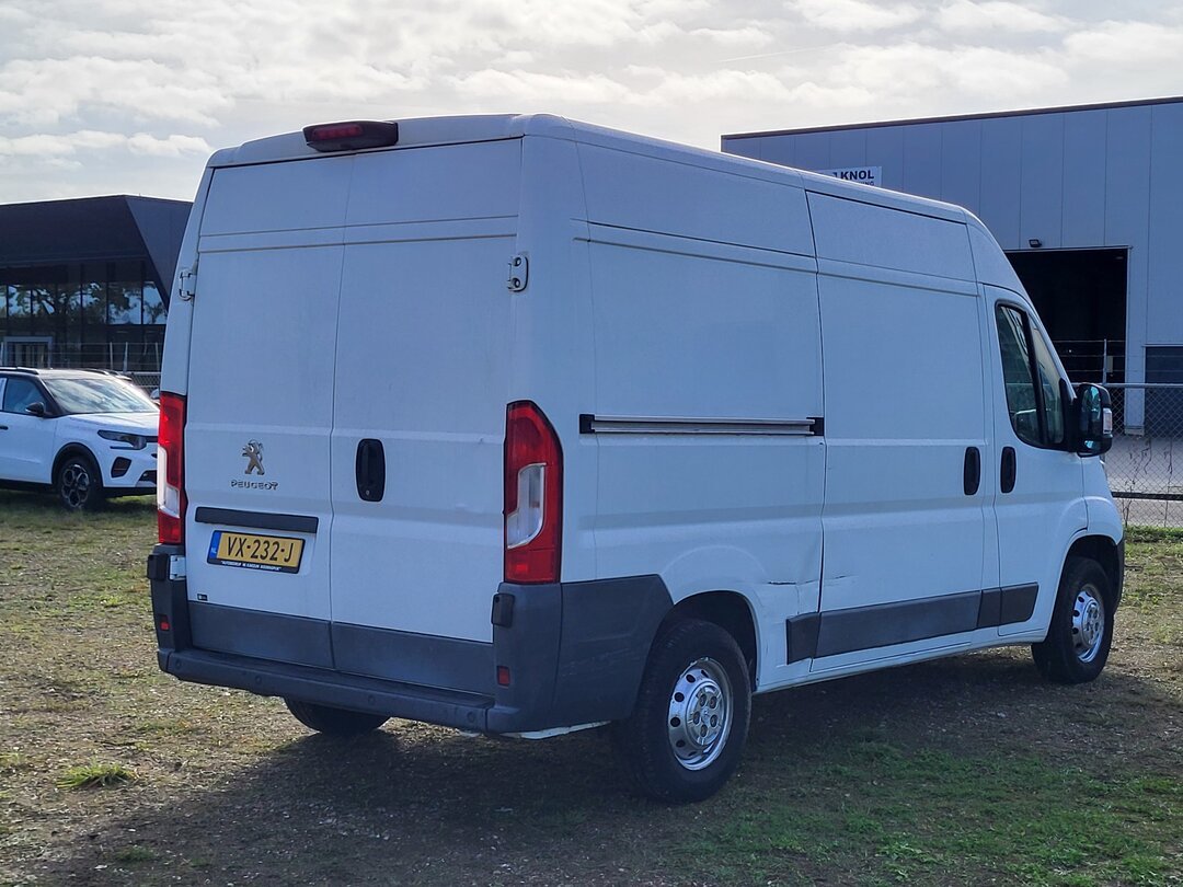 Peugeot Boxer 2.0 BlueHDi L2H2 Premium 131pk Closed van – foto 4 – kavel bij BAS World Auctions, Zwolle
