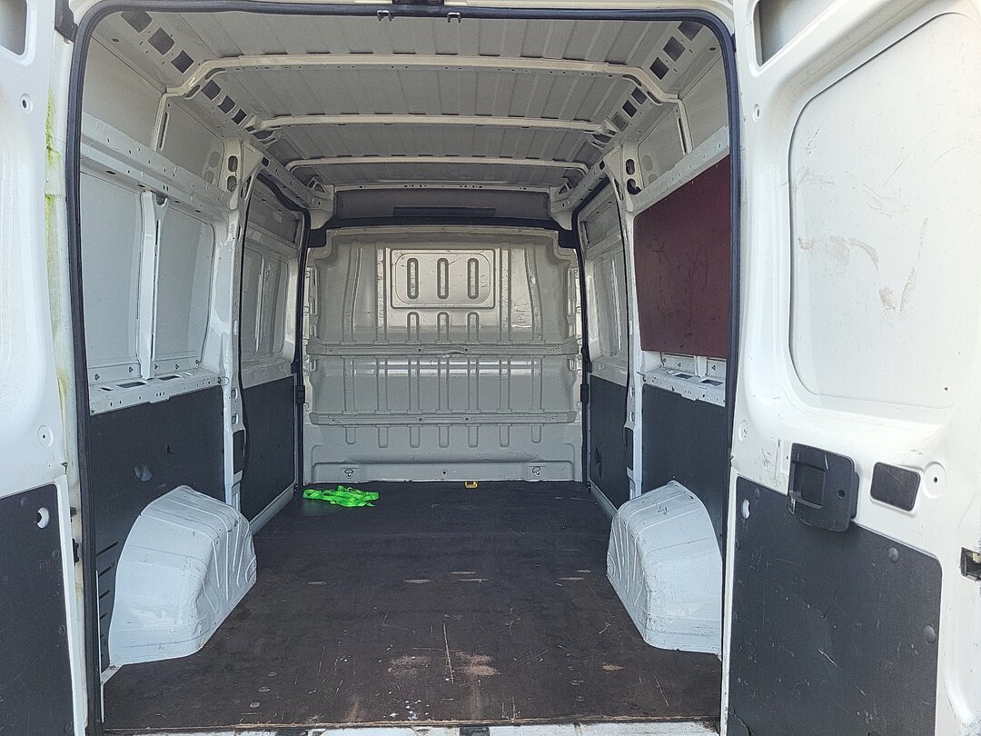 Peugeot Boxer 2.0 BlueHDi L2H2 Premium 131pk Closed van – foto 5 – kavel bij BAS World Auctions, Zwolle