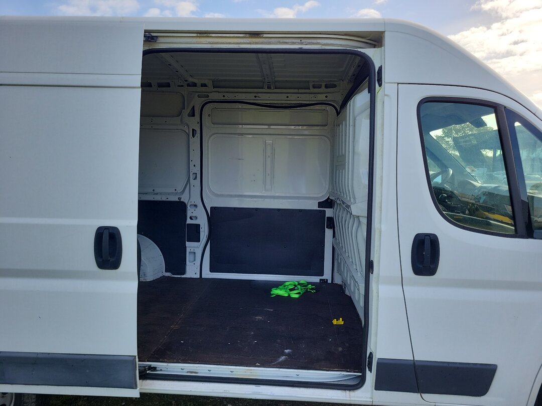 Peugeot Boxer 2.0 BlueHDi L2H2 Premium 131pk Closed van – foto 8 – kavel bij BAS World Auctions, Zwolle