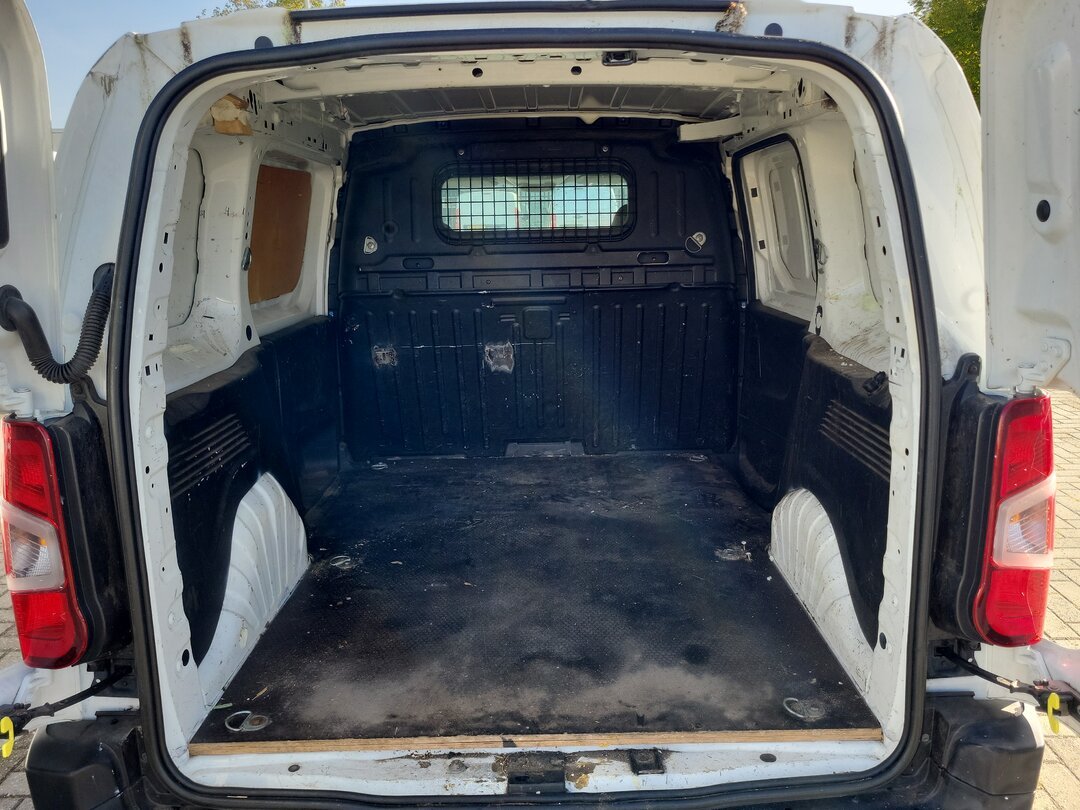 Peugeot Partner 1.5 BlueHDi DAMAGED Pro 76pk EURO6 2020 – foto 7 – kavel bij BAS World Auctions, Zwolle