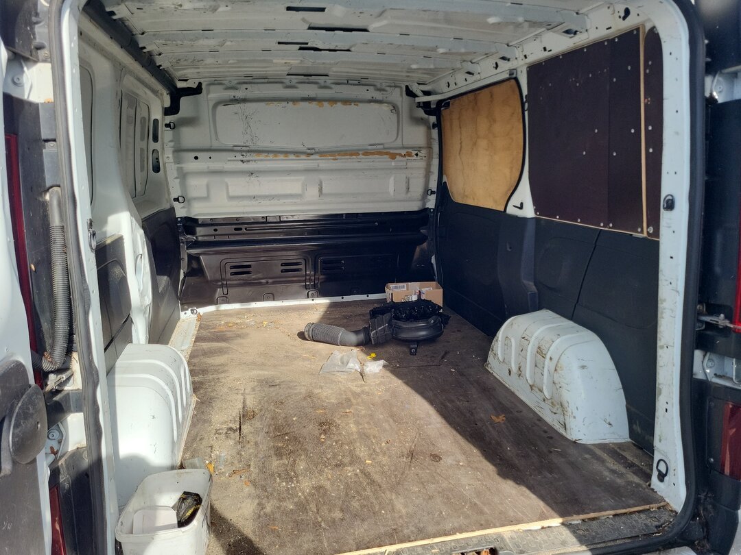 Renault Trafic !ENGINE BROKEN! 1.6 dCi L1H1 Comfort 95pk EURO6 2017 – foto 9 – kavel bij BAS World Auctions, Zwolle