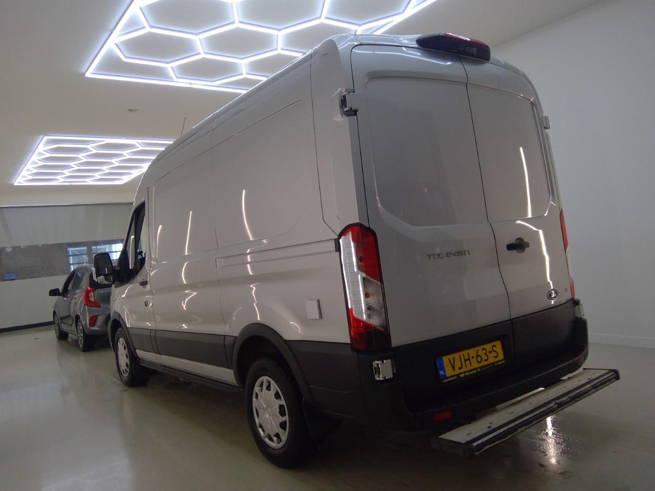 FORD TRANSIT 350 130pk L2H2 Trend FWD Aut. 4d – foto 4 – kavel bij BAS World Auctions, Veghel