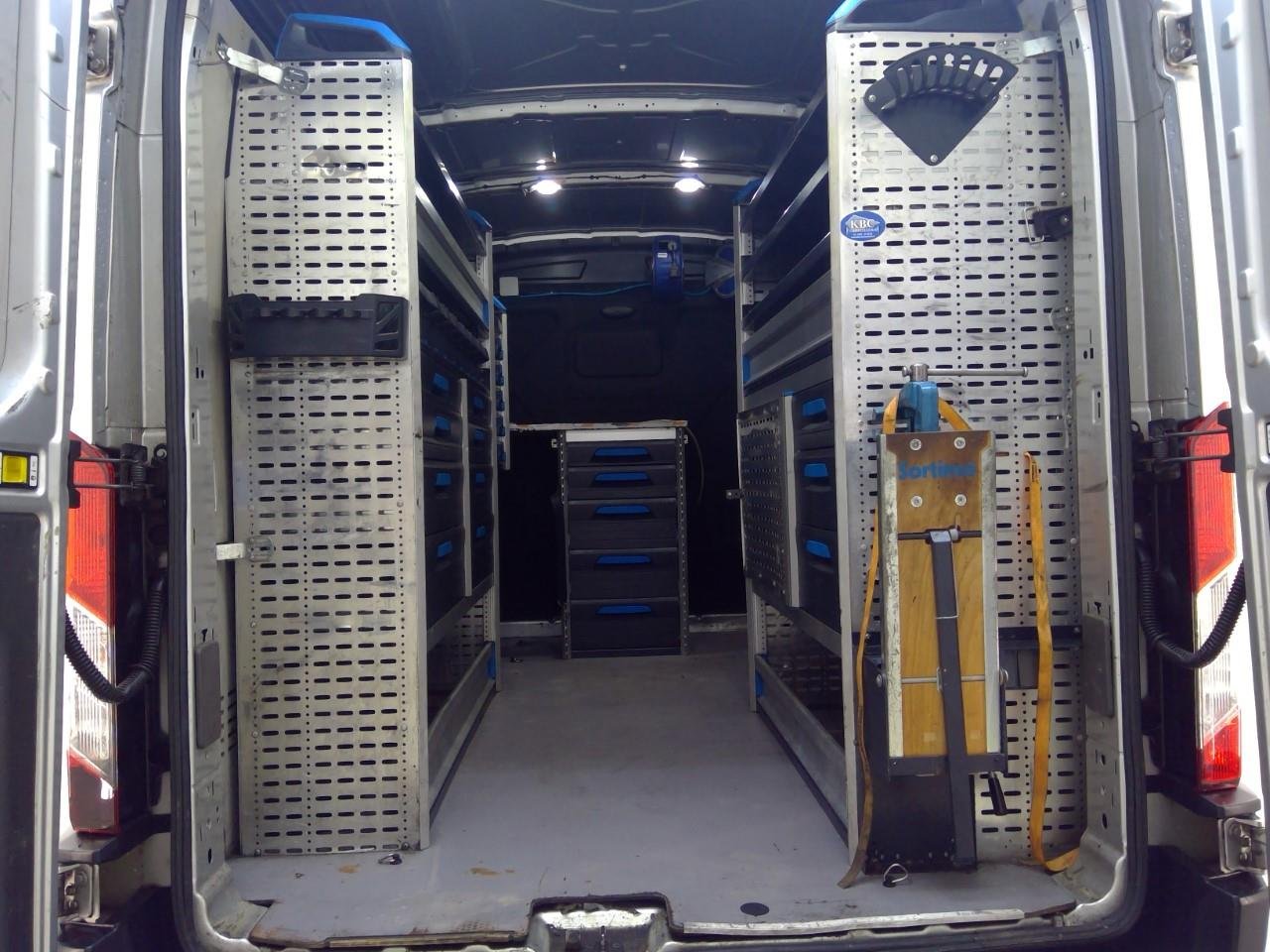 FORD TRANSIT 350 130pk L2H2 Trend FWD Aut. 4d – foto 8 – kavel bij BAS World Auctions, Veghel