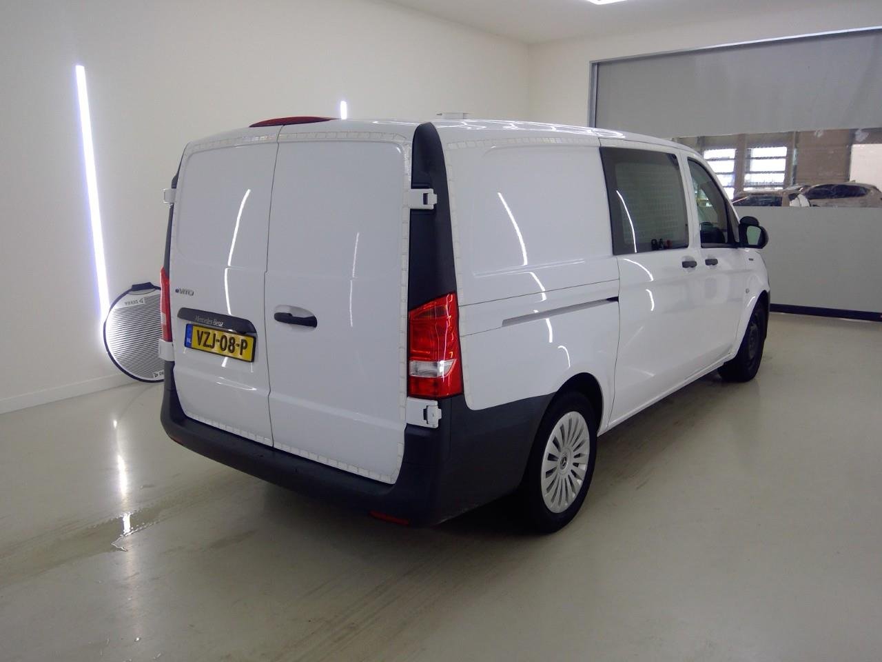 MERCEDES-BENZ eVito eVito Bestelwagen L2 66kWh 4d – foto 2 – kavel bij BAS World Auctions, Veghel