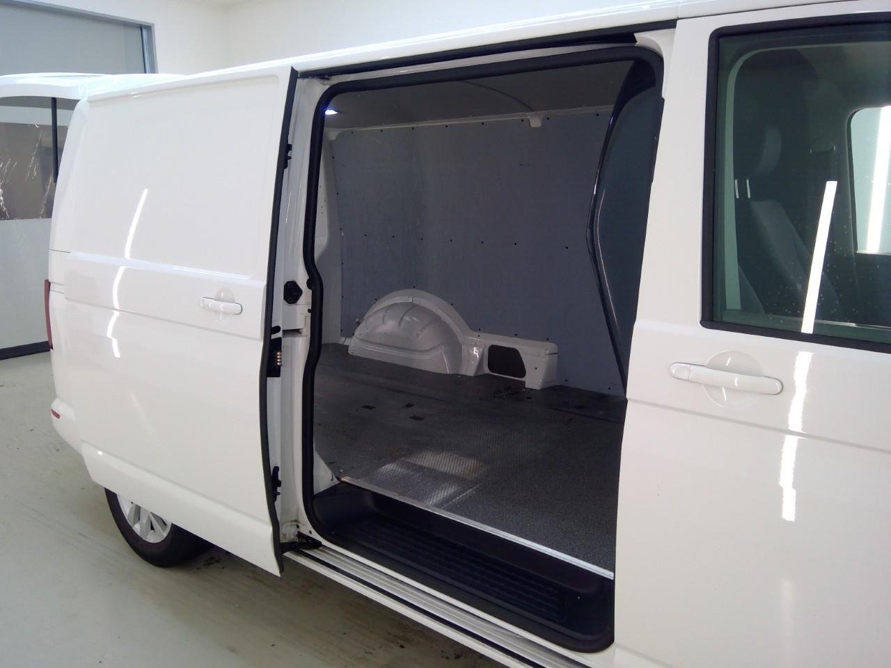 VOLKSWAGEN TRANSPORTER 2.0TDI 110kW 7-DSG L2H1 Highline – foto 9 – kavel bij BAS World Auctions, Veghel