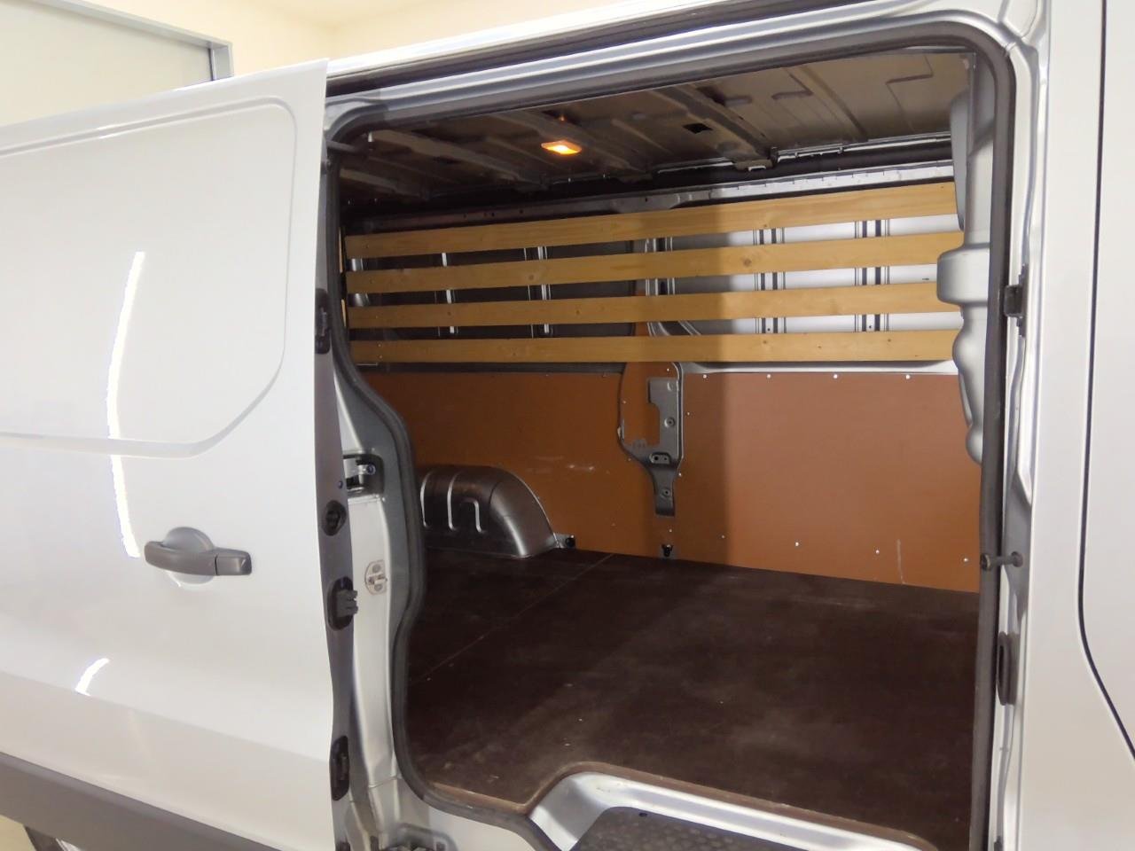 RENAULT TRAFIC L2H1 T30 2.0 dCi 110 comfort 4d – foto 8 – kavel bij BAS World Auctions, Veghel