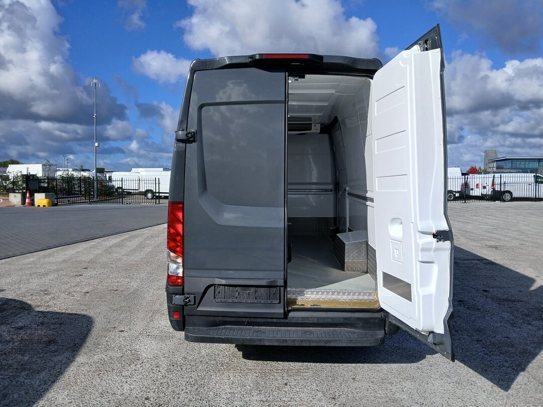 Iveco Daily 35S18 L2H2 Refrigerated Dometic Frigo 0°C – foto 8 – kavel bij BAS World Auctions, Veghel