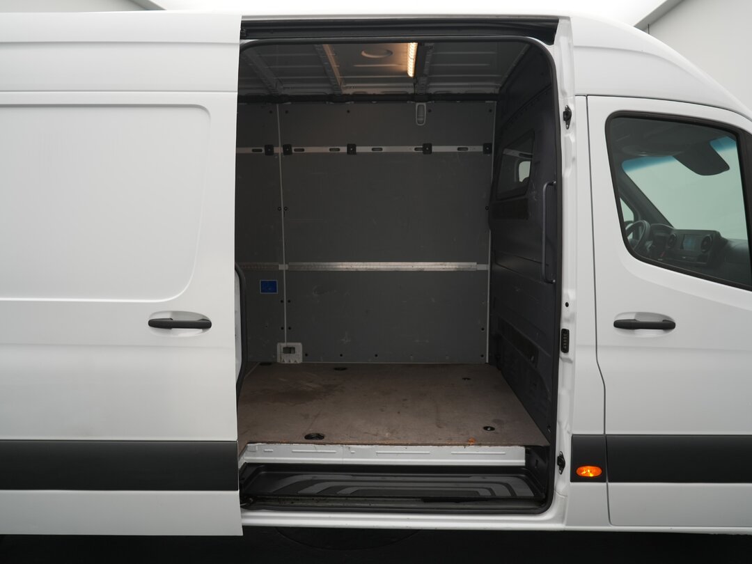 Mercedes Sprinter 317 CDI Closed van Automaat L3H2 AC/Climate 3,5t Trekhaak MBUX Carplay Camera Parkeersensoren Euro6 L3 – foto 7 – kavel bij BAS World Auctions, Veghel