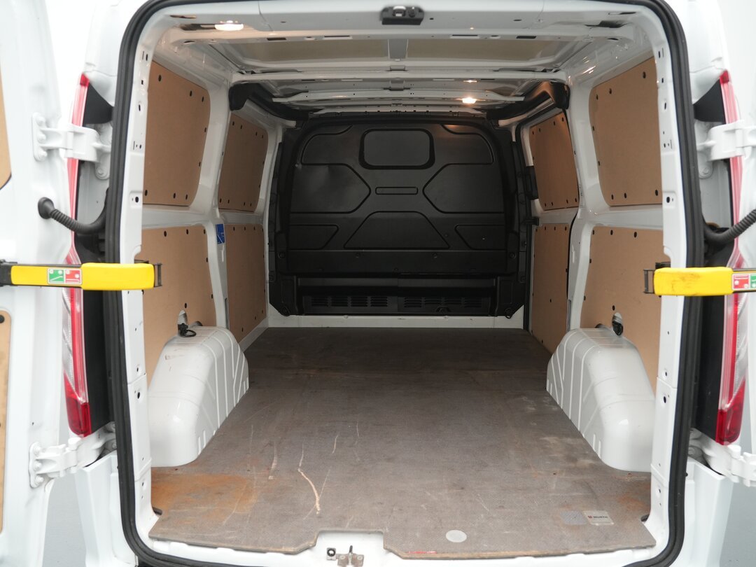 Ford Transit Custom 130PK Closed van L1H1 Airco Navi Cruise Camera Euro6 – foto 8 – kavel bij BAS World Auctions, Veghel