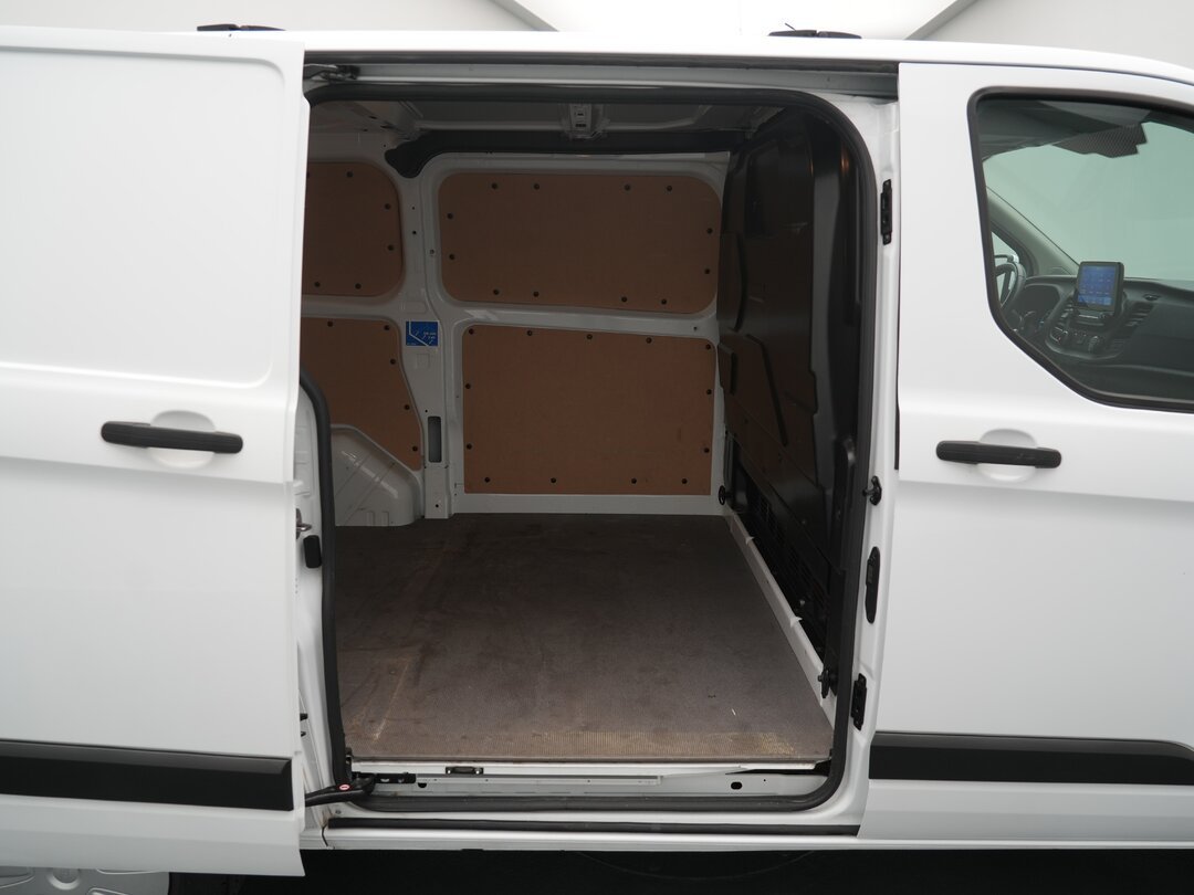 Ford Transit Custom 130PK Closed van L1H1 Airco Navi Cruise Camera Euro6 – foto 7 – kavel bij BAS World Auctions, Veghel