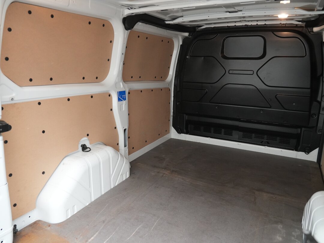 Ford Transit Custom 130PK Closed van L1H1 Airco Navi Cruise Camera Euro6 – foto 9 – kavel bij BAS World Auctions, Veghel