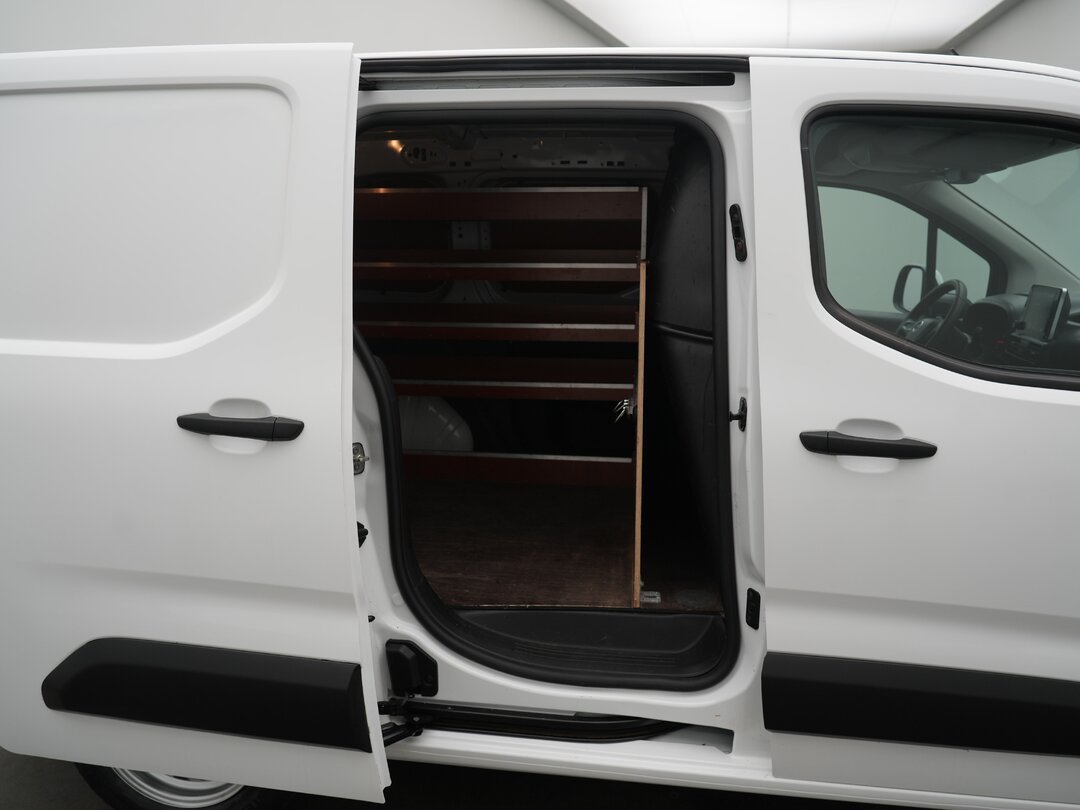 Opel Combo 102pk Closed van L1H1 Airco Navi Carplay Cruise Parkeersensoren Euro6 L1 Compact – foto 8 – kavel bij BAS World Auctions, Veghel