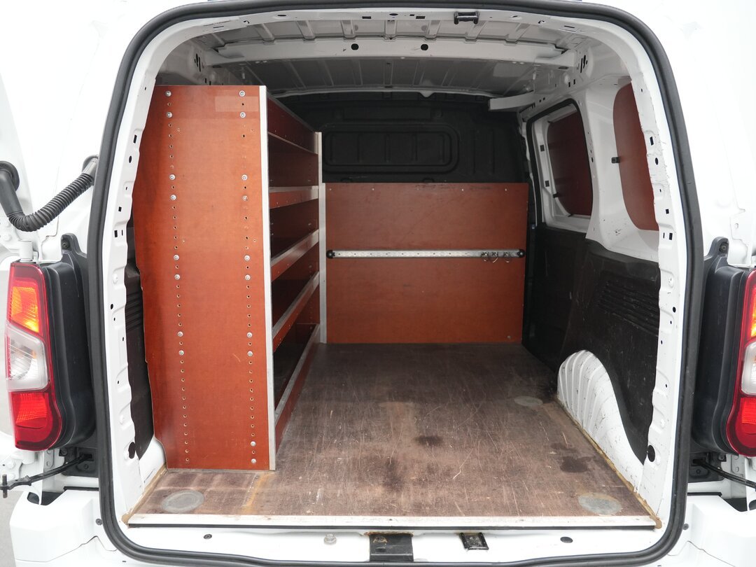Opel Combo 102pk Closed van L1H1 Airco Navi Carplay Cruise Parkeersensoren Euro6 L1 Compact – foto 9 – kavel bij BAS World Auctions, Veghel