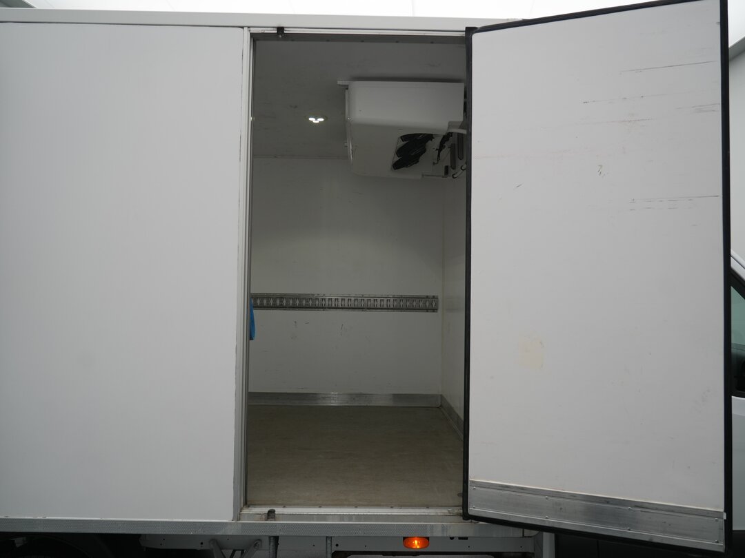 Mercedes Sprinter 317 CDI Closed box refrigerated Automaat Koel/Vrieswagen Achterdeuren Thermo King AC/Climate MBUX Carplay Navi Camera Euro6 Koel… – foto 7 – kavel bij BAS World A