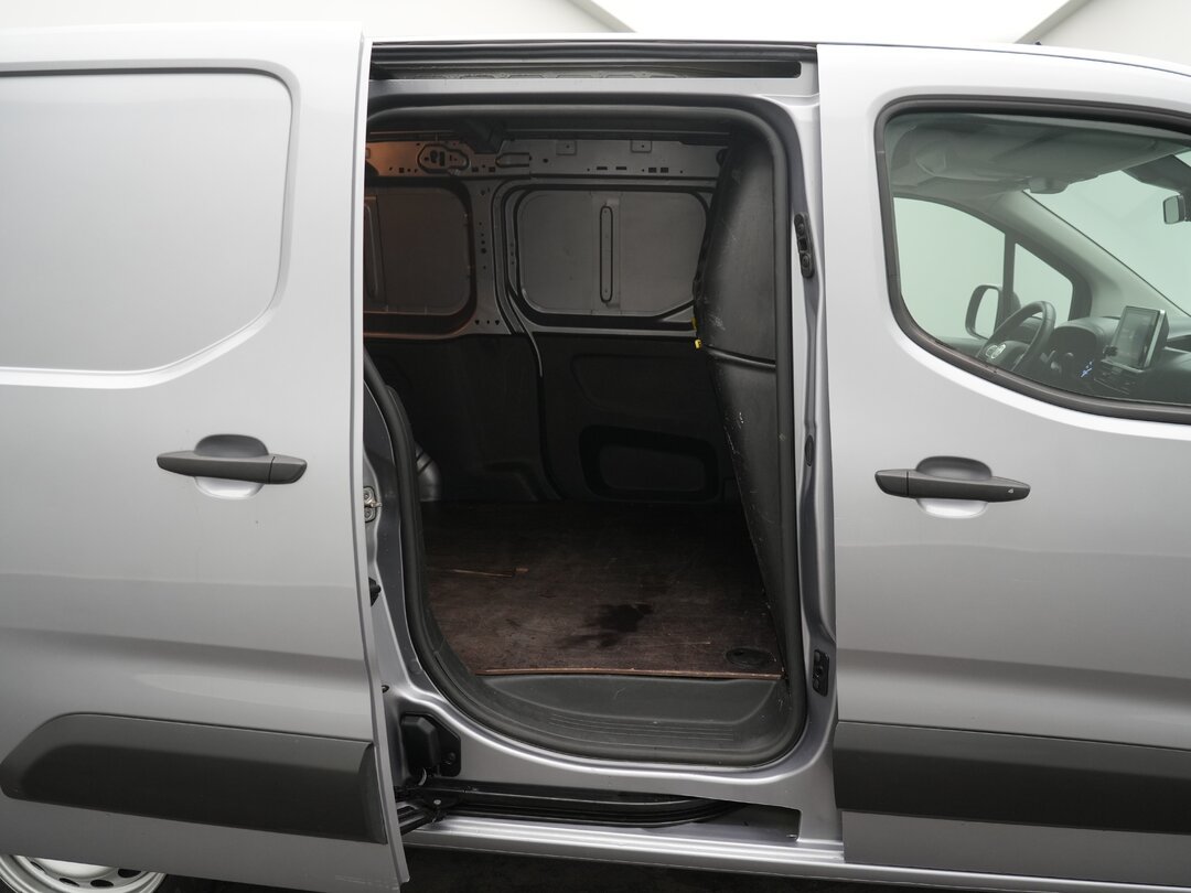 Fiat Doblo 130pk Closed van Automaat L2H1 Airco Navi Carplay Camera Cruise Euro6 Maxi – foto 8 – kavel bij BAS World Auctions, Veghel