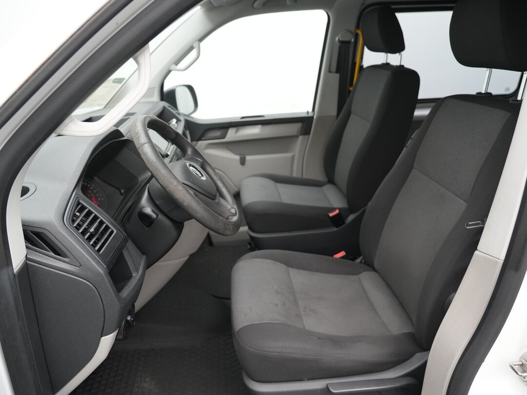 Volkswagen TRANSPORTER 2.0 TDI 150pk DSG L2H3 DC 3200 Trendline Executive+ – foto 6 – kavel bij BAS World Auctions, Veghel