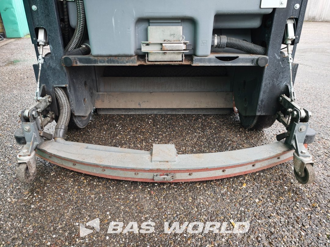 Kärcher B 300 R LPG Sweeper Machine – foto 3 – kavel bij BAS World Auctions, Rotterdam