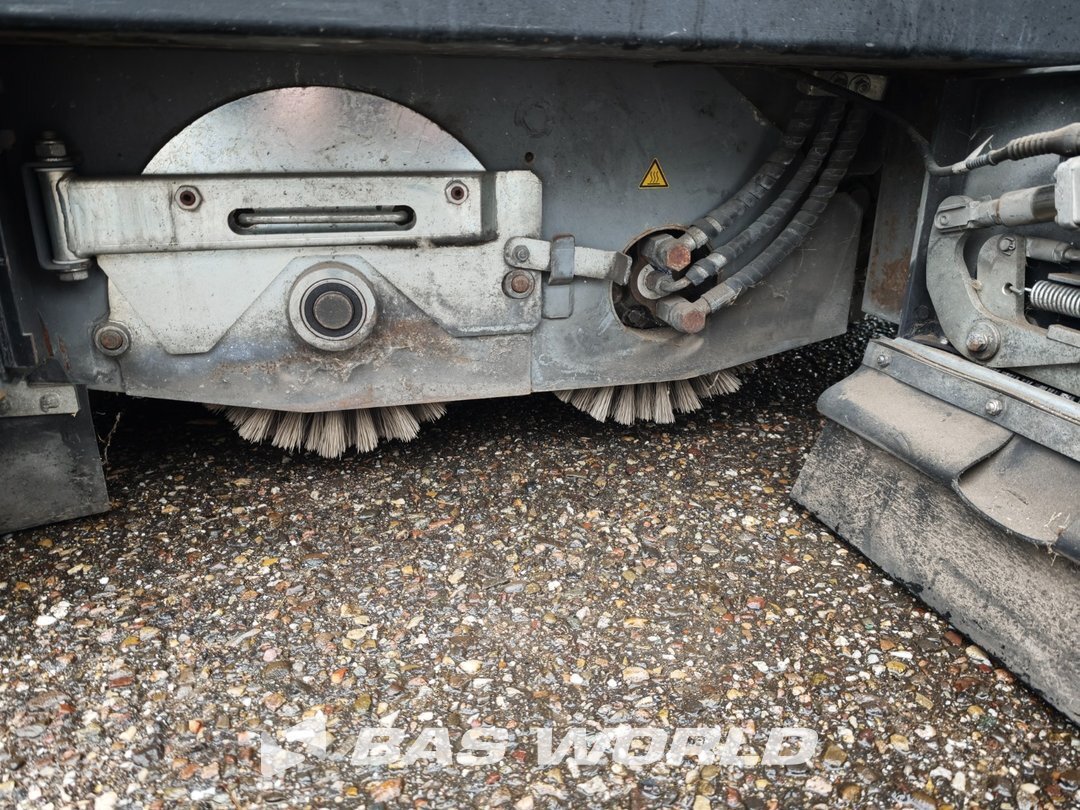 Kärcher B 300 R LPG Sweeper Machine – foto 6 – kavel bij BAS World Auctions, Rotterdam