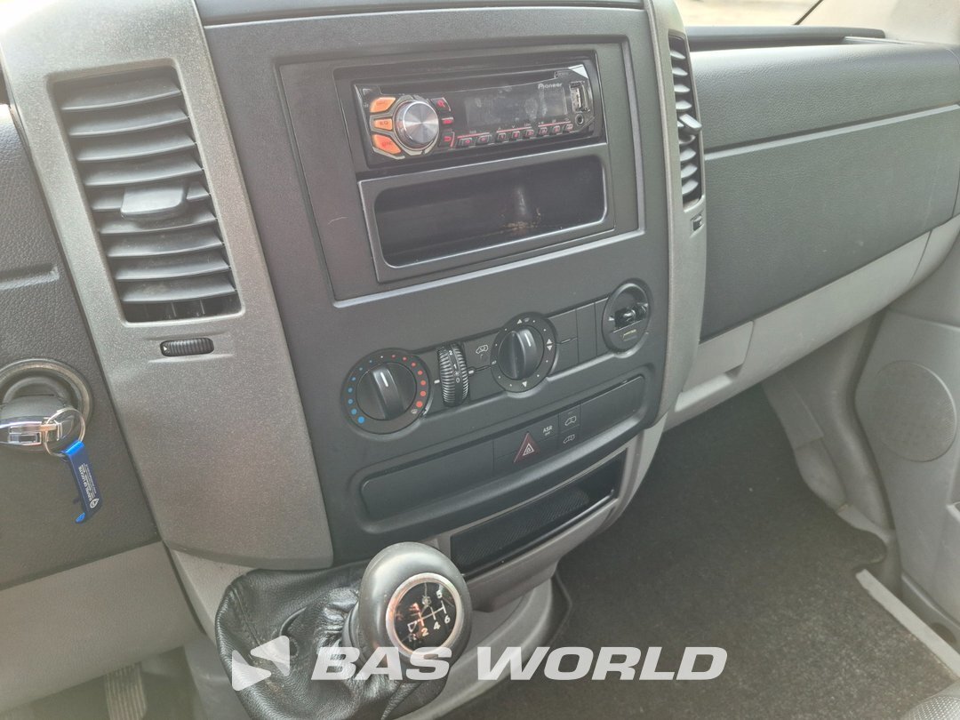Mercedes Sprinter 210 CDI Closed Van – foto 3 – kavel bij BAS World Auctions, Rotterdam