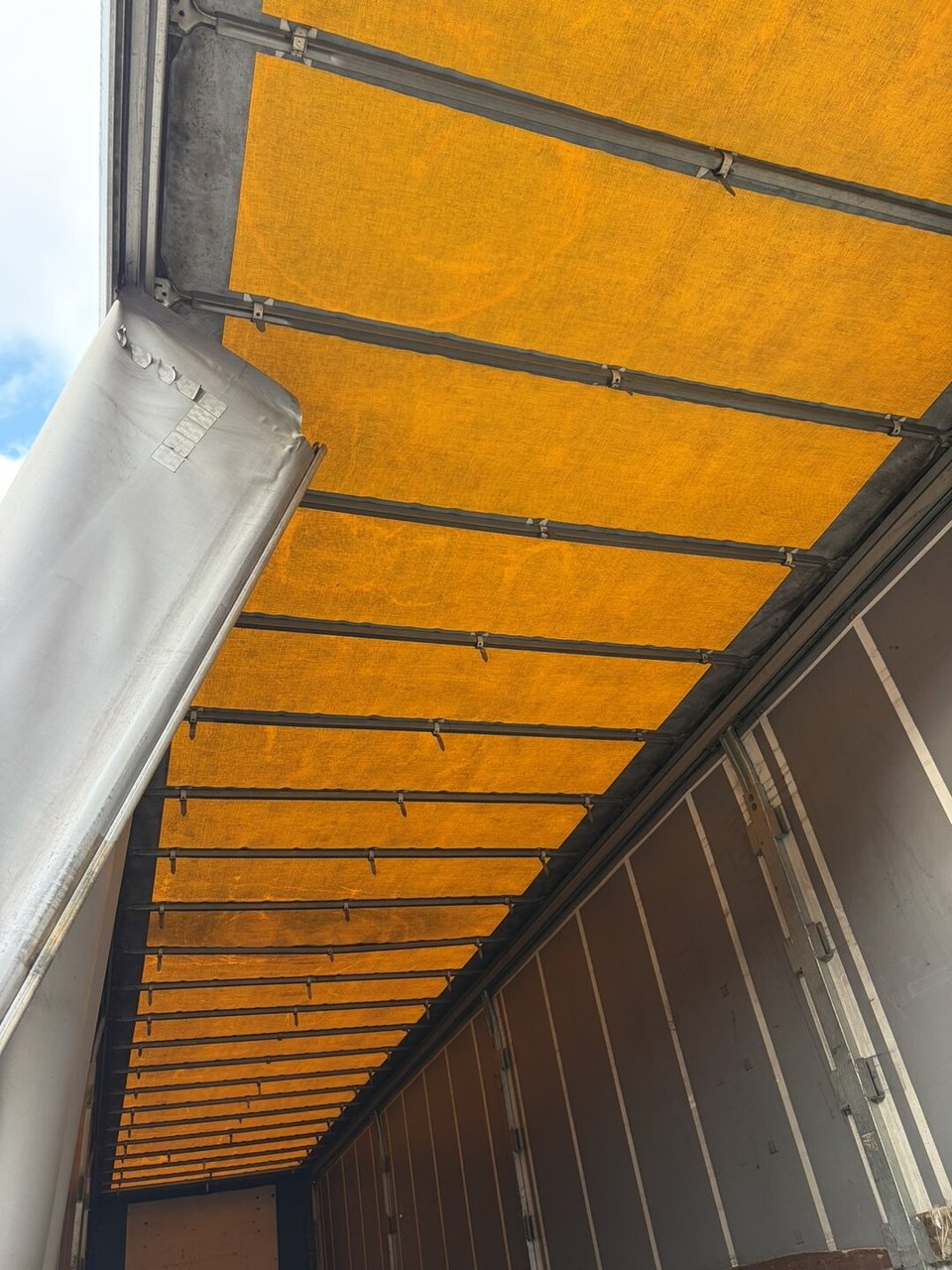 Pacton B3-001 Curtainsides Semi Trailer Full Air – foto 8 – kavel bij BAS World Auctions, Best