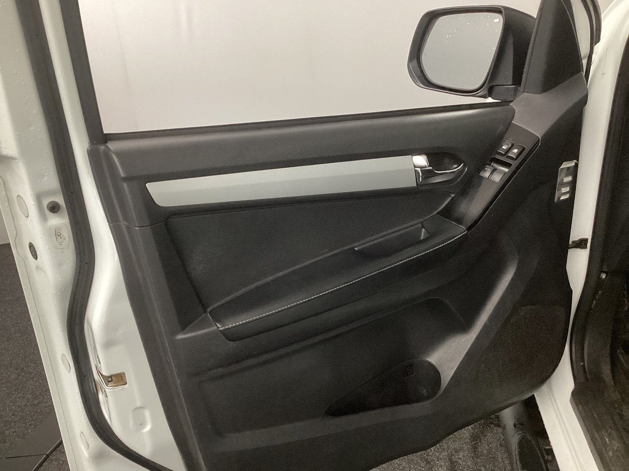 Isuzu D-Max 1.9 Extended Cab X-Country 2019 – foto 9 – kavel bij BAS World Auctions, Veghel