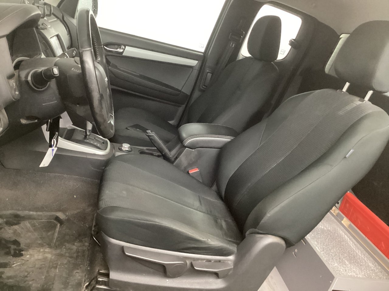Isuzu D-Max 1.9 Extended Cab X-Country 2019 – foto 5 – kavel bij BAS World Auctions, Veghel