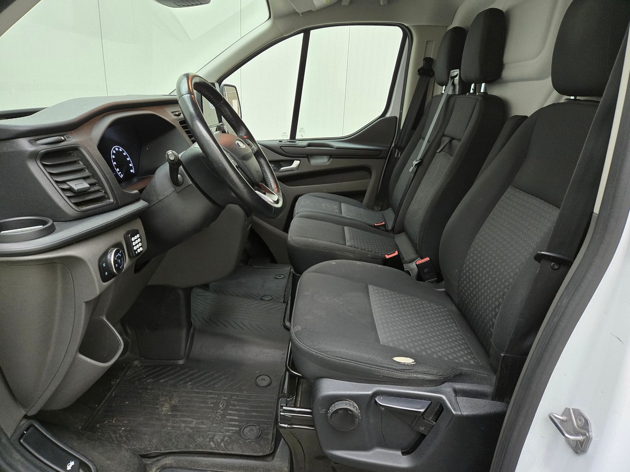 Ford Transit Custom 300 2.0 TDCI L2H1 Trend 2020 – foto 5 – kavel bij BAS World Auctions, Veghel