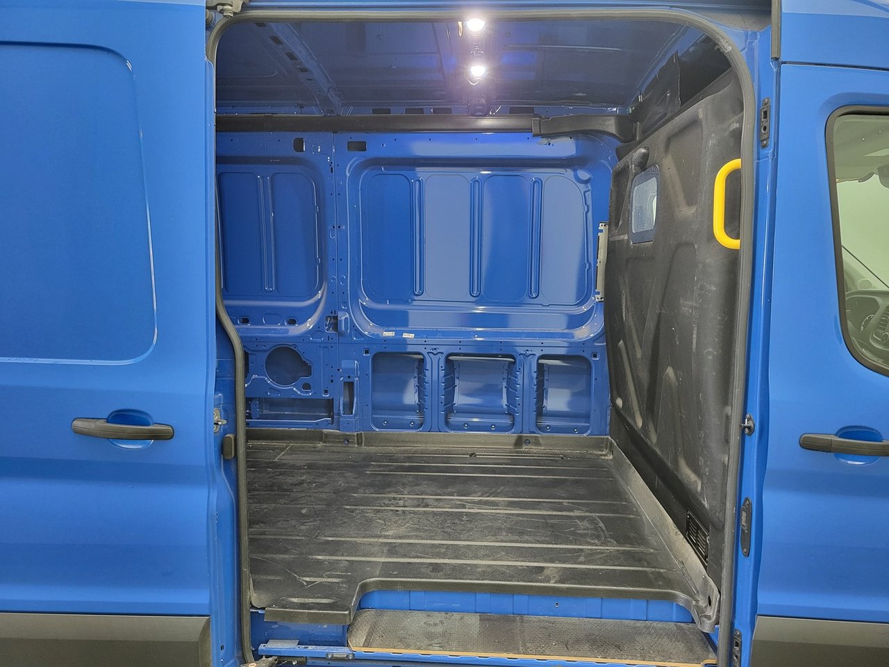 Ford Transit 350 2.0 TDCI L3H2 Trend MHEV RWD 2021 – foto 9 – kavel bij BAS World Auctions, Veghel