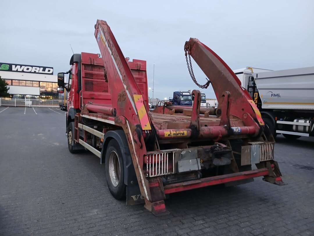 Volvo FM Skiploader Truck Cruise Control Day Cab – foto 4 – kavel bij BAS World Auctions, Veghel