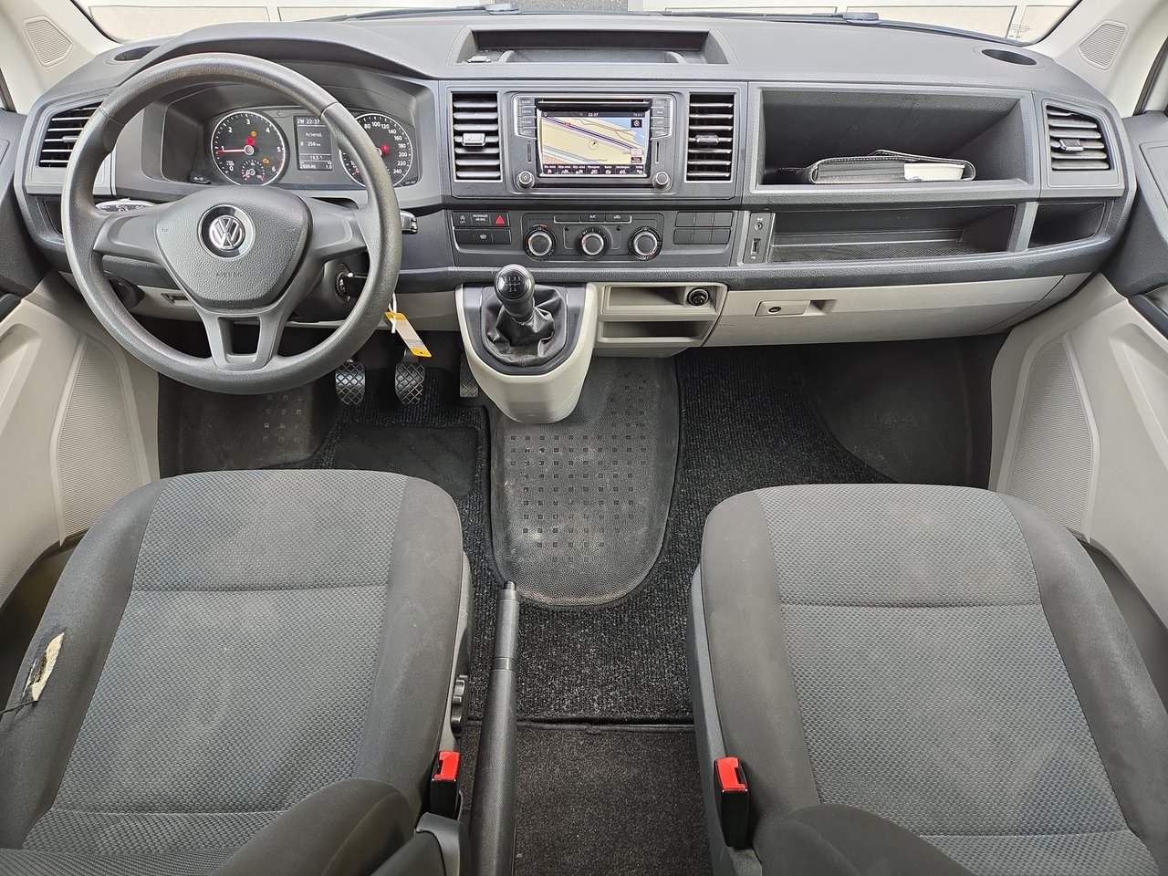 Volkswagen Transporter 2.0 TDI L1H2 Highline 2018 – foto 8 – kavel bij BAS World Auctions, Veghel