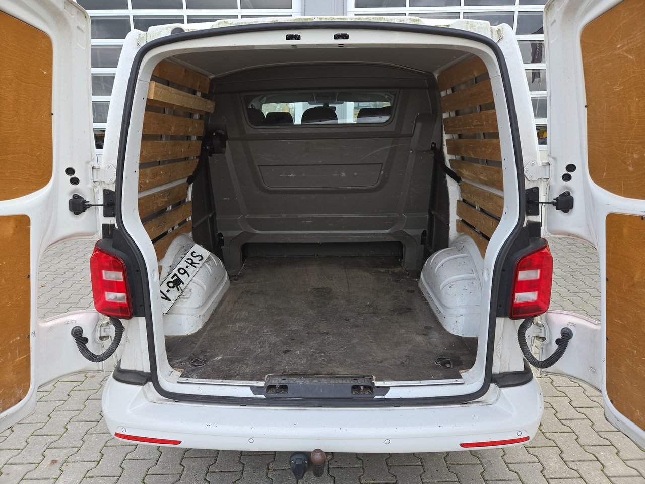 Volkswagen Transporter 2.0 TDI L1H2 Highline 2018 – foto 9 – kavel bij BAS World Auctions, Veghel