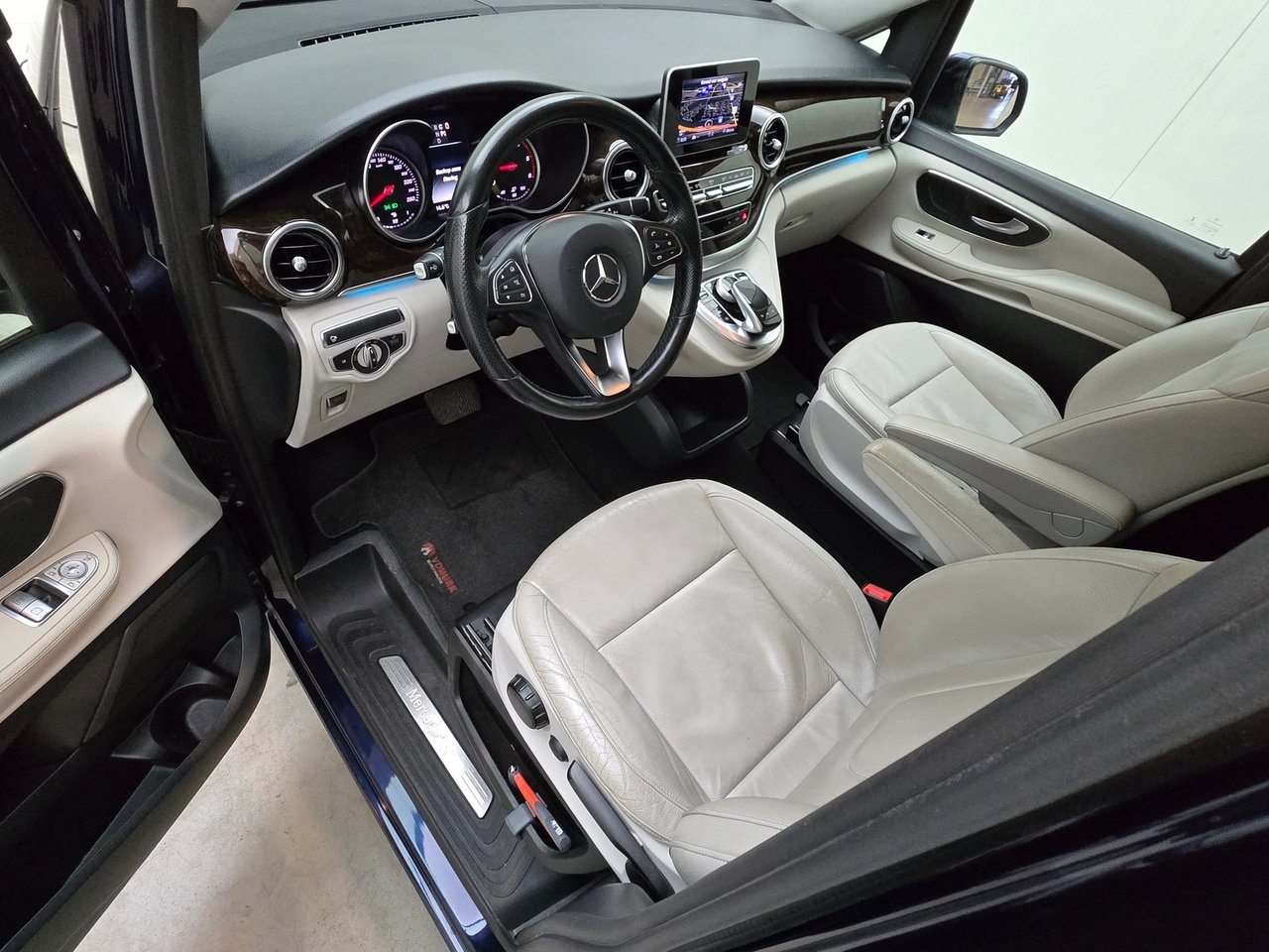 Mercedes-Benz V-klasse 250d Lang DC Avantgarde Edition 2018 – foto 8 – kavel bij BAS World Auctions, Veghel