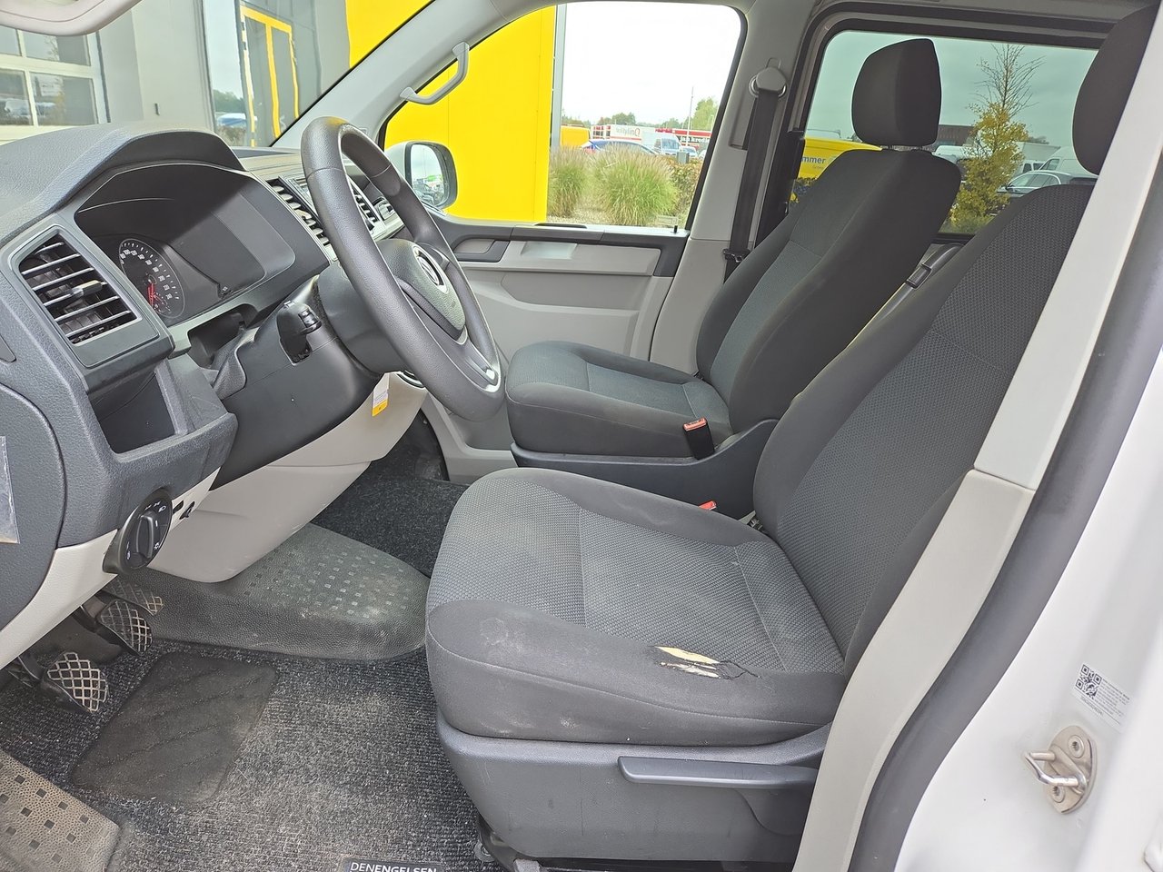 Volkswagen Transporter 2.0 TDI L1H2 Highline 2018 – foto 6 – kavel bij BAS World Auctions, Veghel