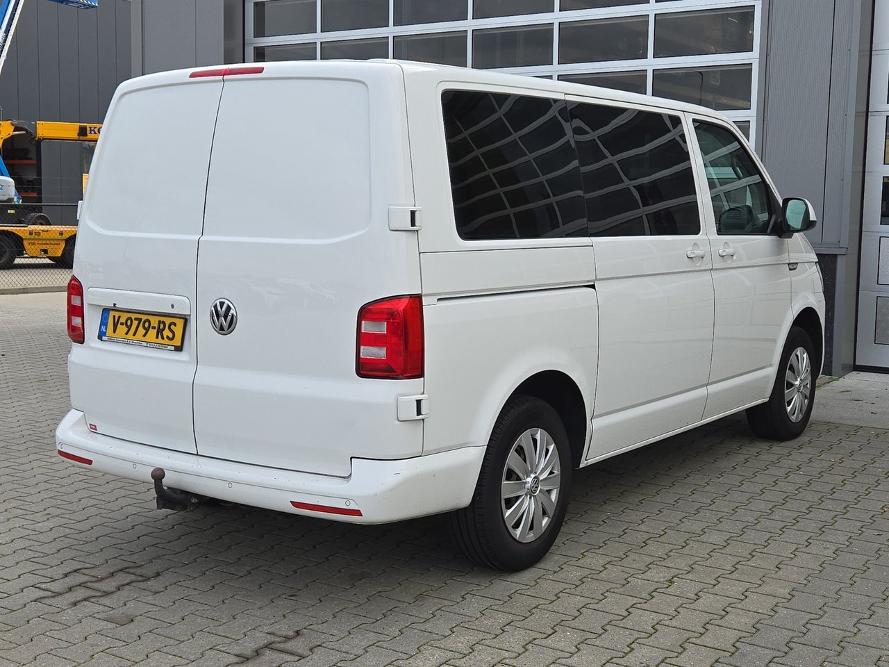 Volkswagen Transporter 2.0 TDI L1H2 Highline 2018 – foto 5 – kavel bij BAS World Auctions, Veghel